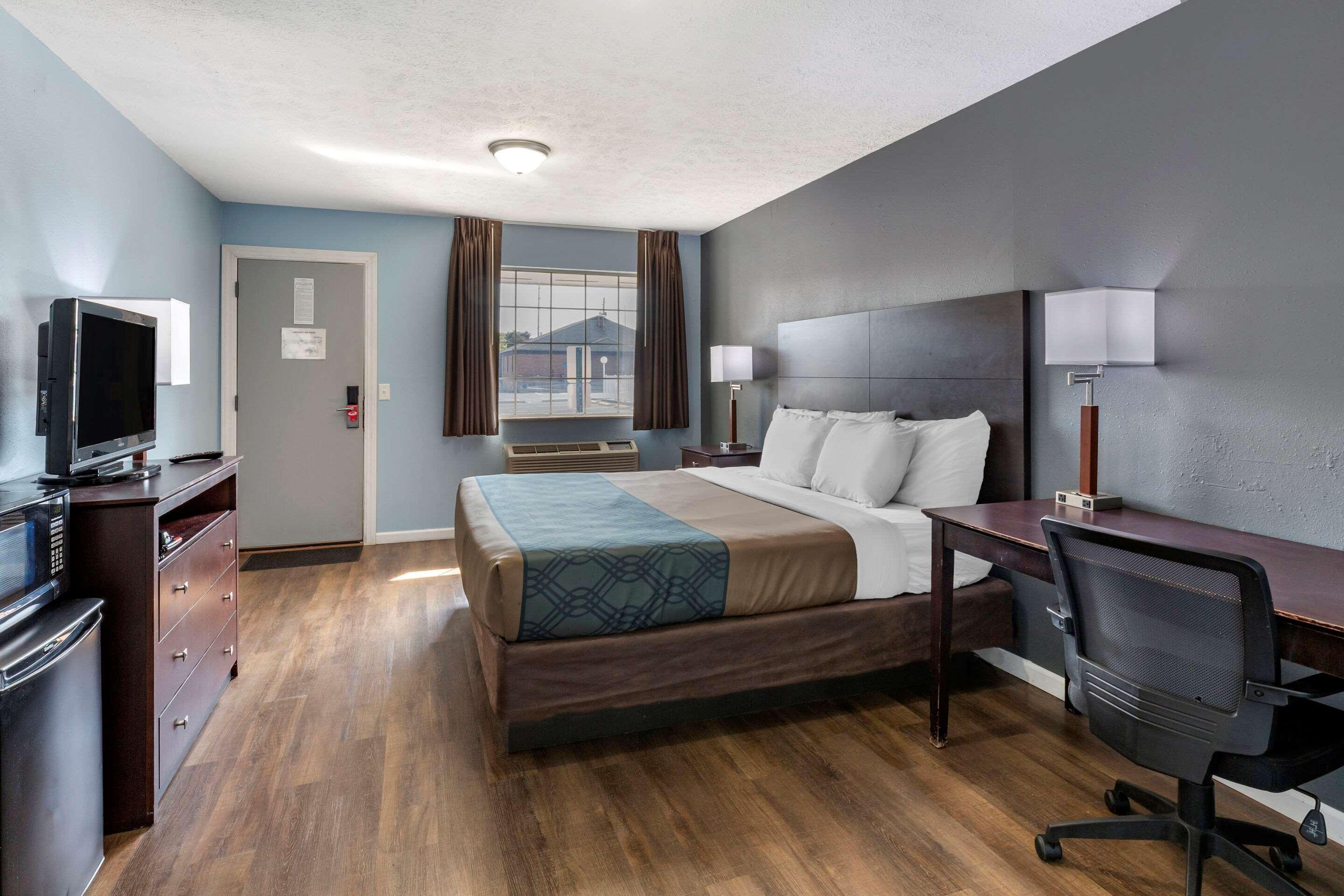 Hotel Econo & South 2*