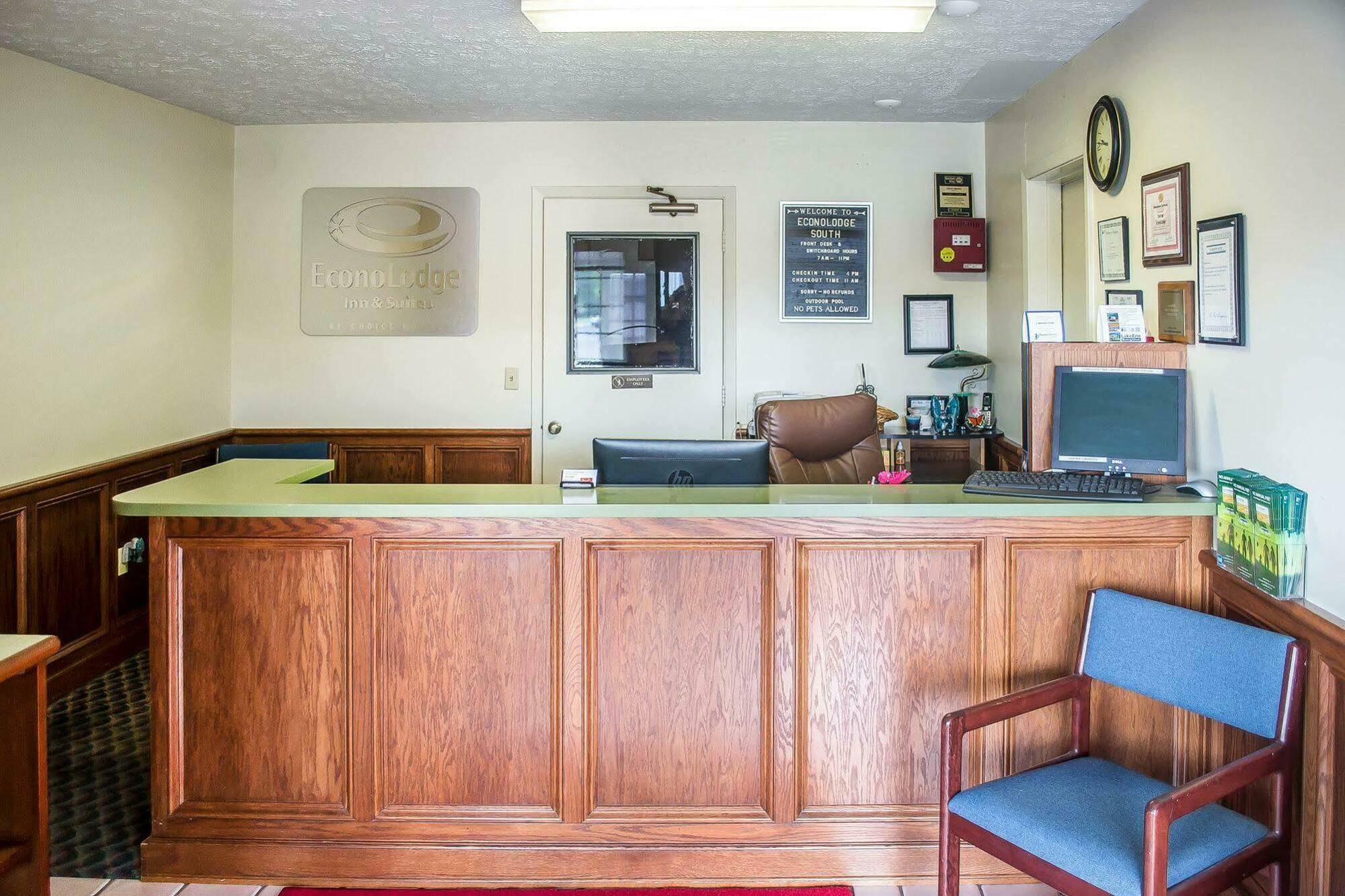 Econo & South Sandusky