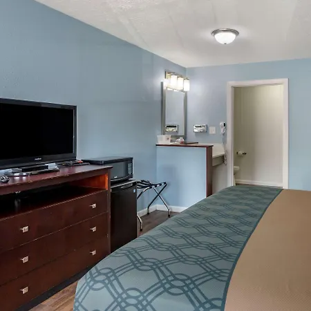 Econo Lodge Inn & Suites South Sandusky Exterior photo