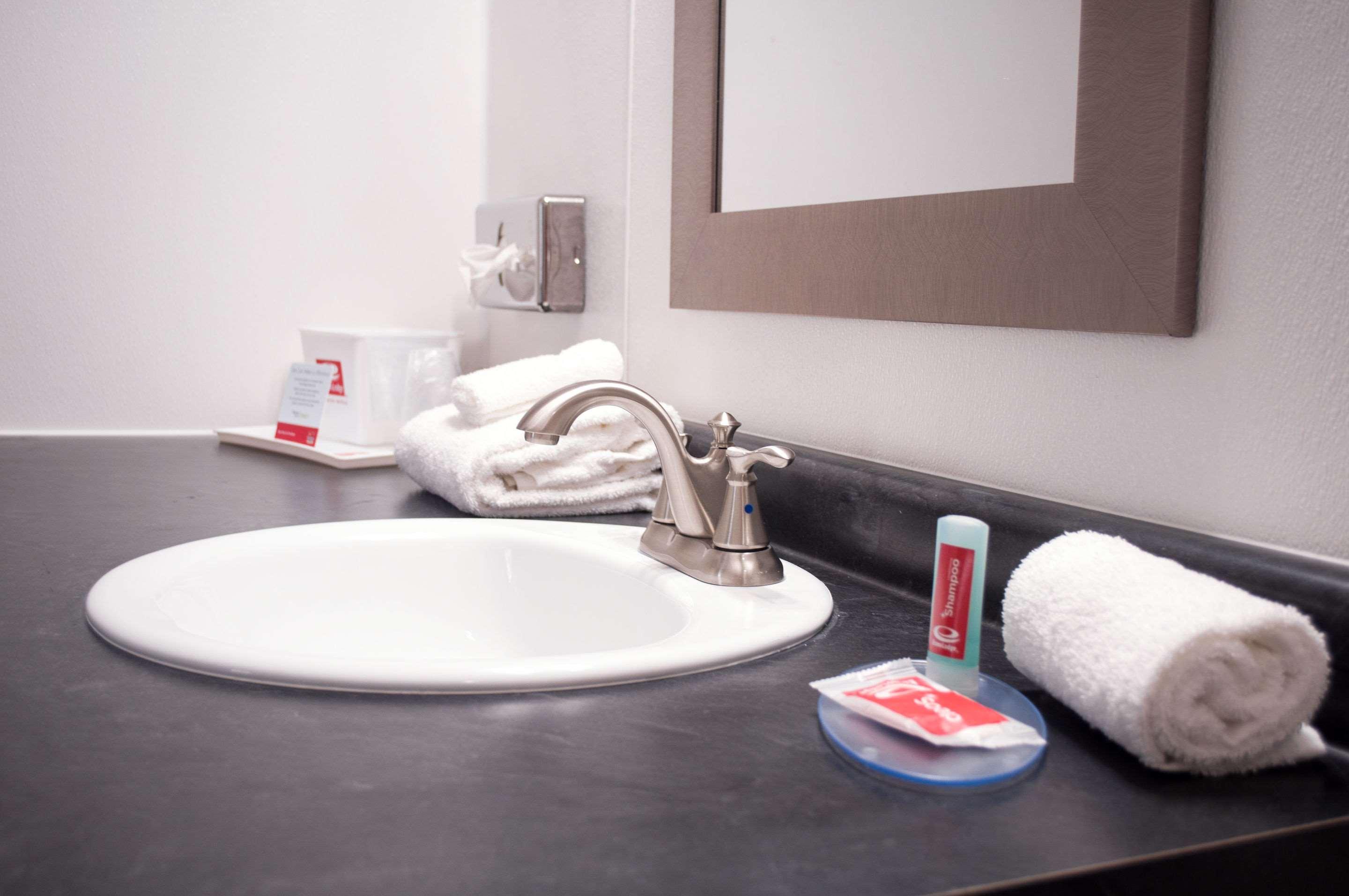Econo Inn&suites South Hotel